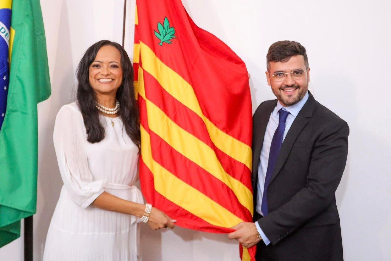 WANESSA GEDEON ASSUME INTERINAMENTE A PREFEITURA DE ILHÉUS DURANTE VIAGEM DE VALDERICO JÚNIOR À CHINA WANESSA GEDEON ASSUME INTERINAMENTE A PREFEITURA DE ILHÉUS DURANTE VIAGEM DE VALDERICO JÚNIOR À CHINA