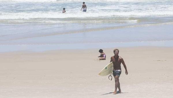 PRAIAS SÃO MONITORADAS PARA CONCIENTIZAR BANHISTA SOBRE O RISCO DE AGLOMERAÇÕES