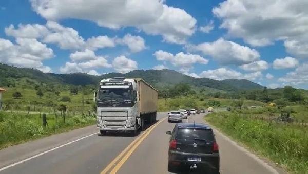 DNIT LICITA SERVIÇOS DE MANUTENÇÃO COM TAPA-BURACOS, RECUPERAÇÃO DO ASFALTO E SINALIZAÇÃO NA BR-101 EM BUERAREMA, SÃO JOSÉ DA VITÓRIA E MASCOTE