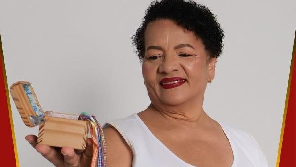 NARRADORA DE ILHÉUS RECEBE PRÊMIO CONSIDERADO O "OSCAR DOS CONTADORES DE HISTÓRIAS DO BRASIL"