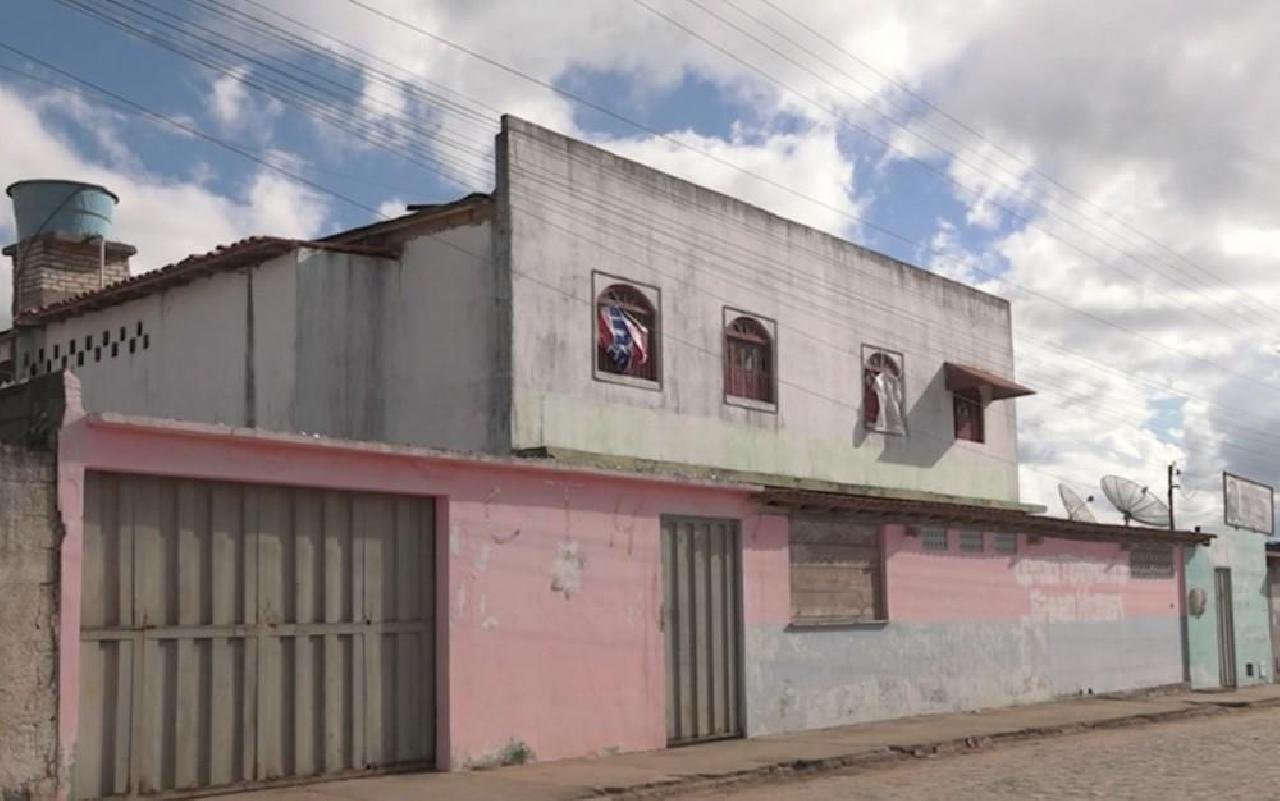 SEIS MULHERES VÍTIMAS DE MAUS-TRATOS E VIOLÊNCIA SEXUAL SÃO RESGATADAS DE FALSO CENTRO TERAPÊUTICO NA BAHIA SEIS MULHERES VÍTIMAS DE MAUS-TRATOS E VIOLÊNCIA SEXUAL SÃO RESGATADAS DE FALSO CENTRO TERAPÊUTICO NA BAHIA