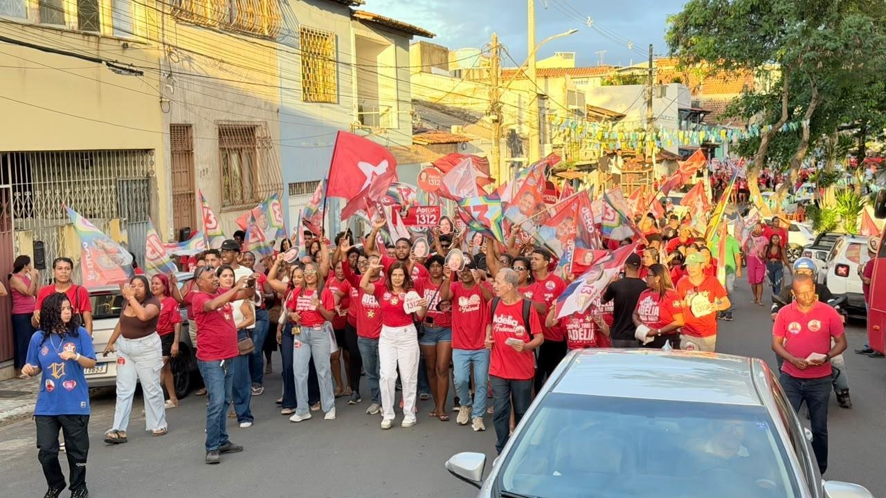 TARDEZINHA DE JERO E LULA REÚNE MILITÂNCIA E POPULAÇÃO EM CAMINHADA PELO BAIRRO DA CONQUISTA, EM ILHÉUS