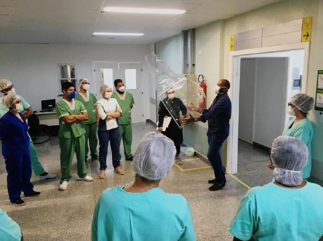 FUNCIONÁRIOS DA UNIDADE COVID-19 DO HOSPITAL REGIONAL COSTA DO CACAU SÃO TREINADOS E AGRADECEM INVESTIMENTOS FUNCIONÁRIOS DA UNIDADE COVID-19 DO HOSPITAL REGIONAL COSTA DO CACAU SÃO TREINADOS E AGRADECEM INVESTIMENTOS