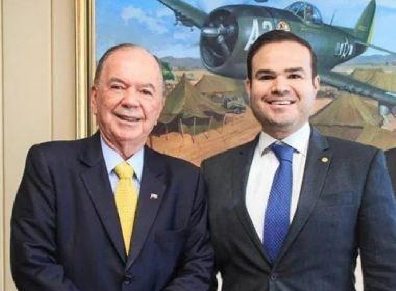LEÃO ABRE MÃO DE PRÉ-CANDIDATURA AO SENADO E VAGA VAI PARA SEU FILHO LEÃO ABRE MÃO DE PRÉ-CANDIDATURA AO SENADO E VAGA VAI PARA SEU FILHO