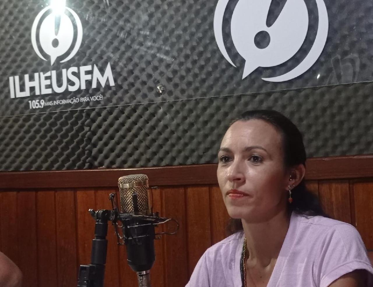"É NECESSÁRIO QUE HOMENS E JOVENS TAMBÉM PARTICIPEM DO MOVIMENTO PARA ACABAR COM O MACHISMO" DISSE CRIS CALABRARO, DA UMB "É NECESSÁRIO QUE HOMENS E JOVENS TAMBÉM PARTICIPEM DO MOVIMENTO PARA ACABAR COM O MACHISMO" DISSE CRIS CALABRARO, DA UMB