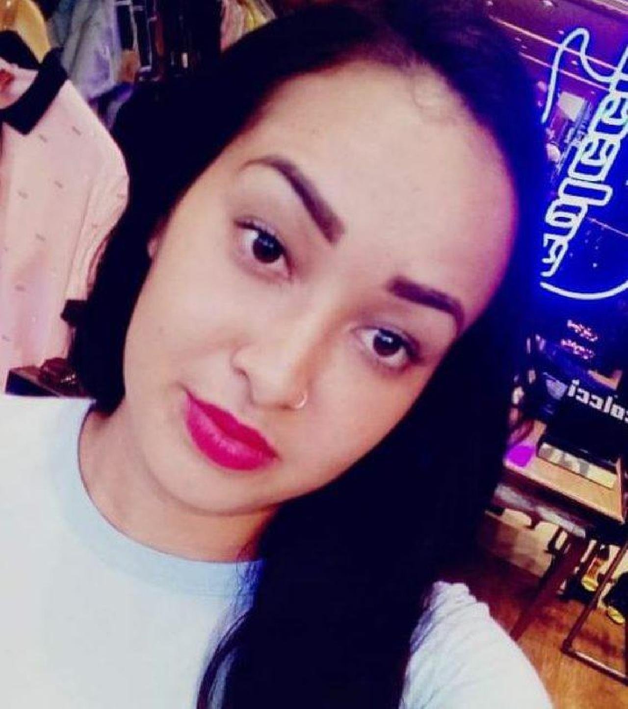 FAMÍLIA PROCURA POR JOVEM DESAPARECIDA EM ILHÉUS FAMÍLIA PROCURA POR JOVEM DESAPARECIDA EM ILHÉUS