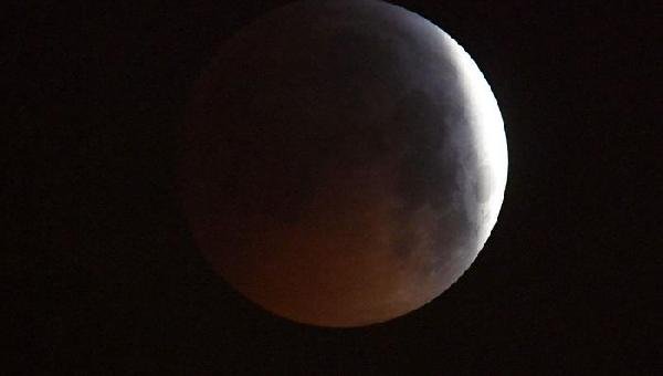SUPERLUA PODERÁ SER VISTA HOJE NAS AMÉRICAS DO SUL E NORTE