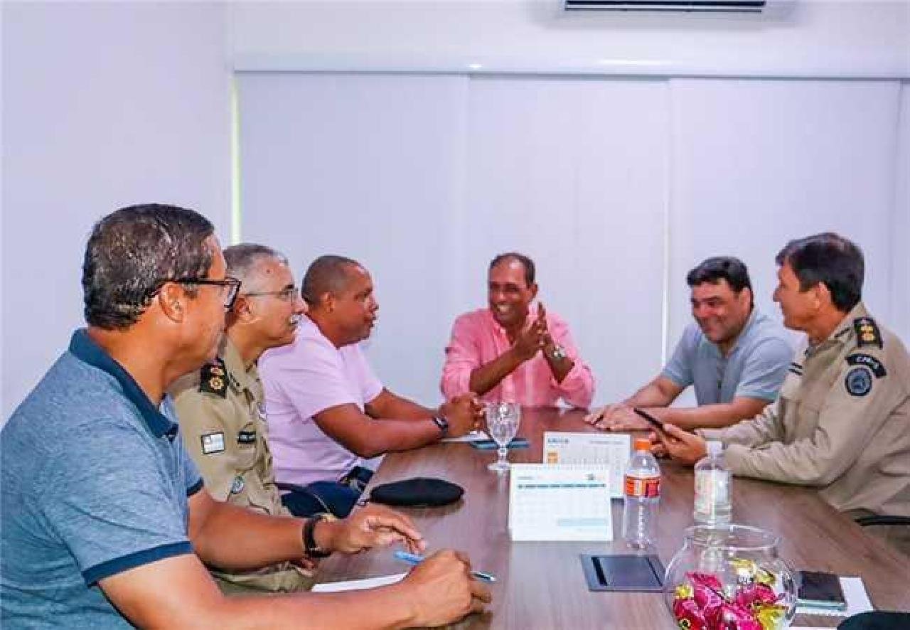 SEGURANÇA PÚBLICA É PAUTA DE REUNIÃO ENTRE PREFEITO MÁRIO ALEXANDRE E POLÍCIA MILITAR DA BAHIA SEGURANÇA PÚBLICA É PAUTA DE REUNIÃO ENTRE PREFEITO MÁRIO ALEXANDRE E POLÍCIA MILITAR DA BAHIA