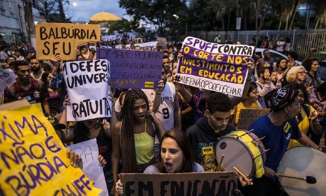 TRF1 MANTÉM BLOQUEIO DE VERBAS DE UNIVERSIDADES TRF1 MANTÉM BLOQUEIO DE VERBAS DE UNIVERSIDADES
