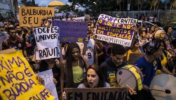 TRF1 MANTÉM BLOQUEIO DE VERBAS DE UNIVERSIDADES