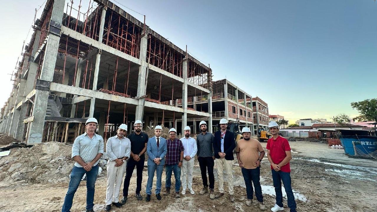AUTORIDADES VISITAM OBRAS DO NOVO FÓRUM DA COMARCA DE ILHÉUS AUTORIDADES VISITAM OBRAS DO NOVO FÓRUM DA COMARCA DE ILHÉUS