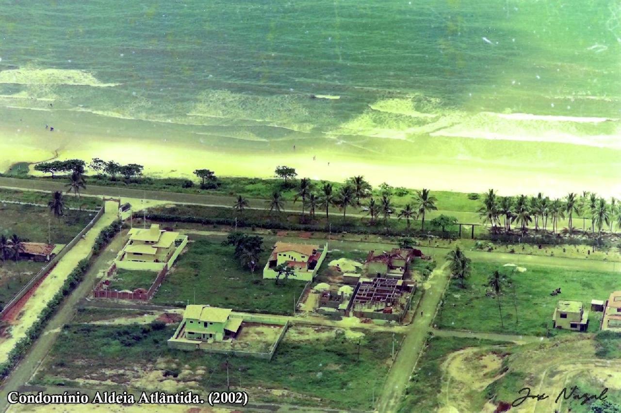 JOSÉ NAZAL DESTACA MUDANÇAS URBANAS NA ZONA SUL DE ILHÉUS EM REGISTROS AÉREOS DE 2002