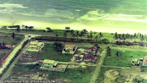 JOSÉ NAZAL DESTACA MUDANÇAS URBANAS NA ZONA SUL DE ILHÉUS EM REGISTROS AÉREOS DE 2002