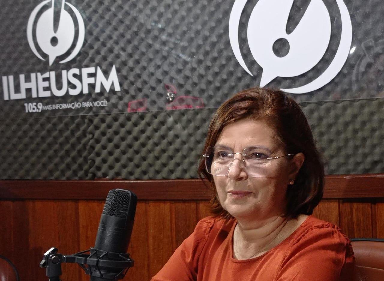 "MEU DIÁLOGO É TRANSPARENTE E EU ESTOU PRA JOGO", DISSE ADÉLIA AO SER QUESTIONADA SE ABRIRIA MÃO DE SUA PRÉ-CANDIDATURA