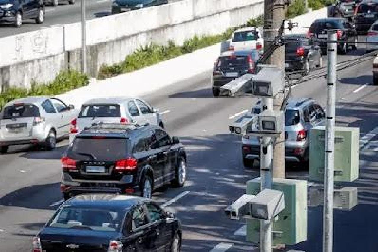 NOVO RADAR PROMETE MULTAR MOTOS E CARROS BARULHENTOS NOVO RADAR PROMETE MULTAR MOTOS E CARROS BARULHENTOS