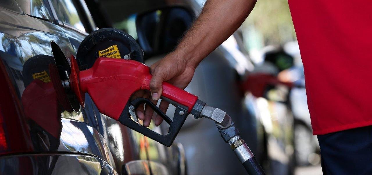 PETROBRAS ELEVA PREÇO DA GASOLINA E DO DIESEL NAS REFINARIAS A PARTIR DESTA QUINTA PETROBRAS ELEVA PREÇO DA GASOLINA E DO DIESEL NAS REFINARIAS A PARTIR DESTA QUINTA