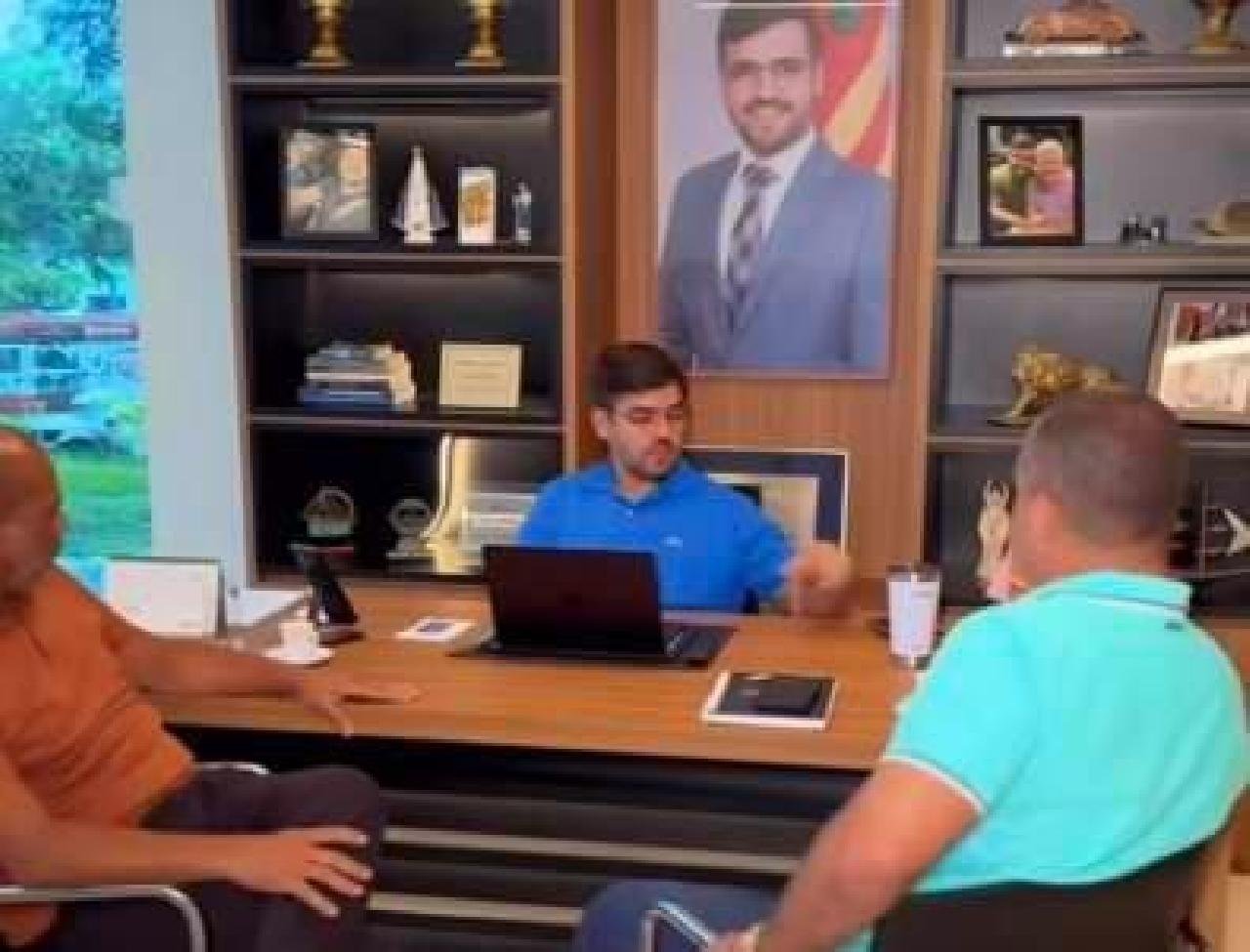 APÓS DISCURSO QUE ELEVOU TOM E FEZ REFERÊNCIA A 2006, PREFEITO DE ILHÉUS CONVOCA PRESIDENTE DA CÂMARA E LÍDER DO GOVERNO PARA "REALINHAR" RUMOS DA POLÍTICA