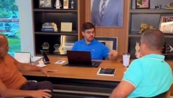 APÓS DISCURSO QUE ELEVOU TOM E FEZ REFERÊNCIA A 2006, PREFEITO DE ILHÉUS CONVOCA PRESIDENTE DA CÂMARA E LÍDER DO GOVERNO PARA "REALINHAR" RUMOS DA POLÍTICA