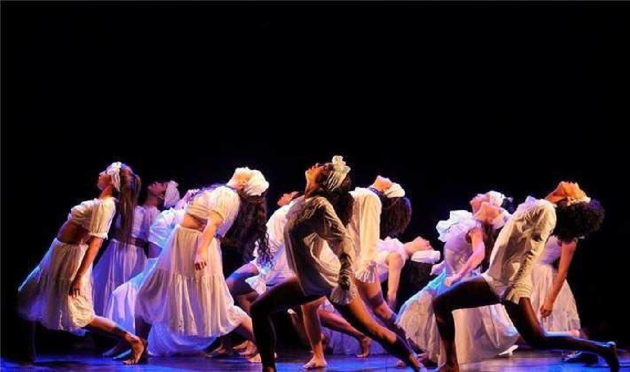 MOSTRA COREOGRÁFICA "MAIO MÊS DA DANÇA" É REALIZADA EM ILHÉUS MOSTRA COREOGRÁFICA "MAIO MÊS DA DANÇA" É REALIZADA EM ILHÉUS