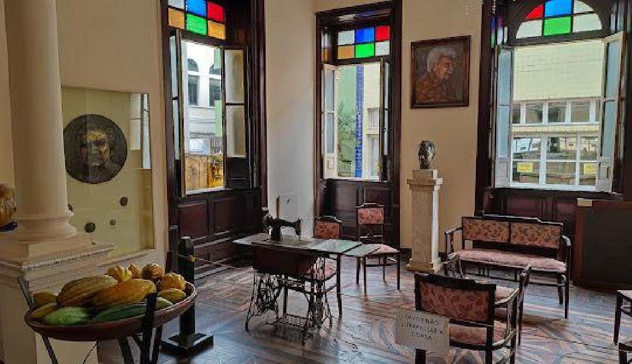 PREFEITURA DE ILHÉUS PROMOVE TRABALHO DE PRESERVAÇÃO DO ACERVO DA CASA JORGE AMADO PREFEITURA DE ILHÉUS PROMOVE TRABALHO DE PRESERVAÇÃO DO ACERVO DA CASA JORGE AMADO