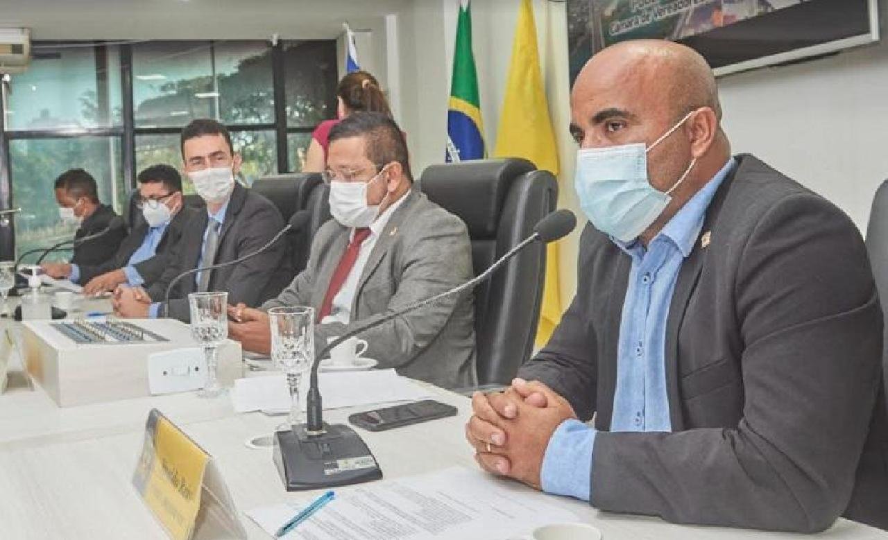 CÂMARA APROVA REAJUSTE DE SALÁRIO E TÍQUETE-ALIMENTAÇÃO DOS SERVIDORES MUNICIPAIS CÂMARA APROVA REAJUSTE DE SALÁRIO E TÍQUETE-ALIMENTAÇÃO DOS SERVIDORES MUNICIPAIS