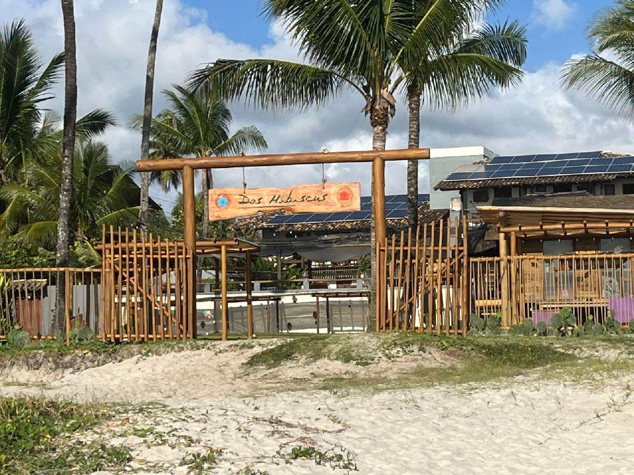 DENÚNCIA APONTA INVASÃO DE ÁREA DE PRAIA NA ZONA SUL DE ILHÉUS DENÚNCIA APONTA INVASÃO DE ÁREA DE PRAIA NA ZONA SUL DE ILHÉUS