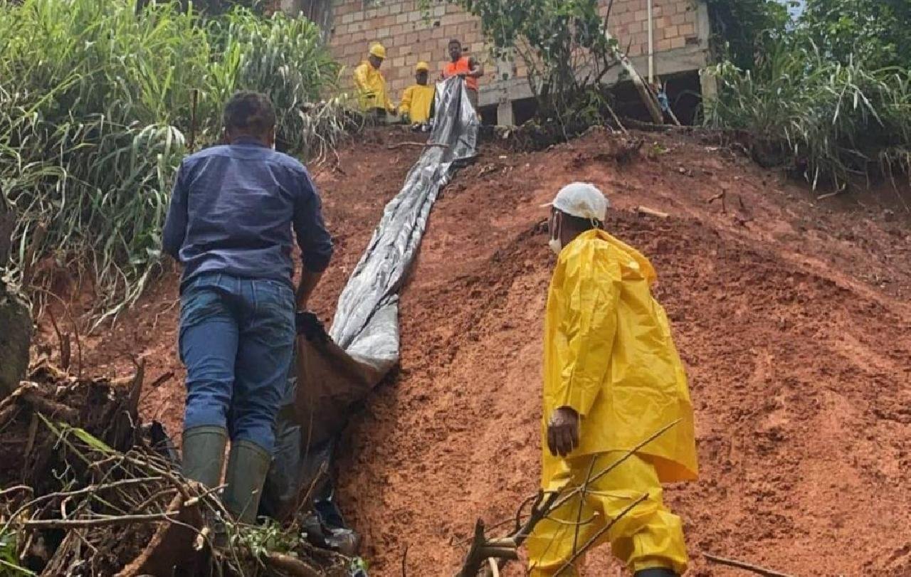 A FORÇA TAREFA DA PREFEITURA CONTINUA ATUANDO NAS ÁREAS AFETADAS PELAS FORTES CHUVAS A FORÇA TAREFA DA PREFEITURA CONTINUA ATUANDO NAS ÁREAS AFETADAS PELAS FORTES CHUVAS