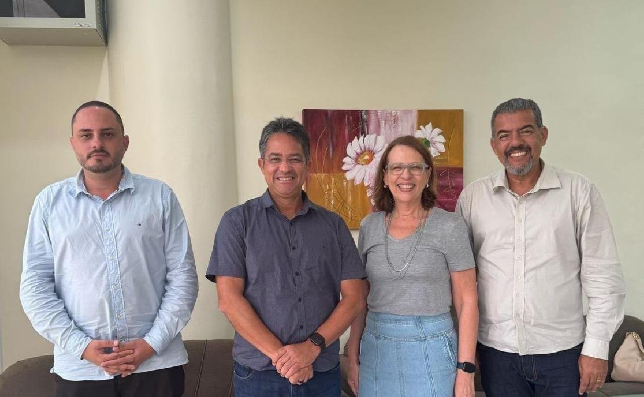 ENCONTRO ENTRE REPRESENTANTES DO HRCC E UESC FORTALECE DEBATE SOBRE ENSINO E PESQUISA ENCONTRO ENTRE REPRESENTANTES DO HRCC E UESC FORTALECE DEBATE SOBRE ENSINO E PESQUISA
