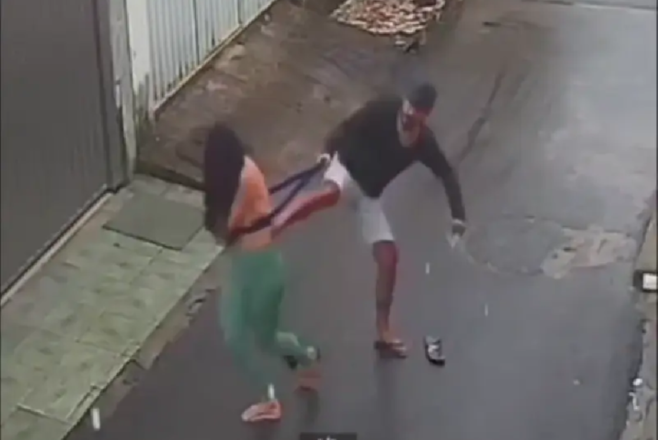 HOMEM QUE AGREDIU MULHER EM RUA DE ITABUNA SE APRESENTA A POLÍCIA HOMEM QUE AGREDIU MULHER EM RUA DE ITABUNA SE APRESENTA A POLÍCIA