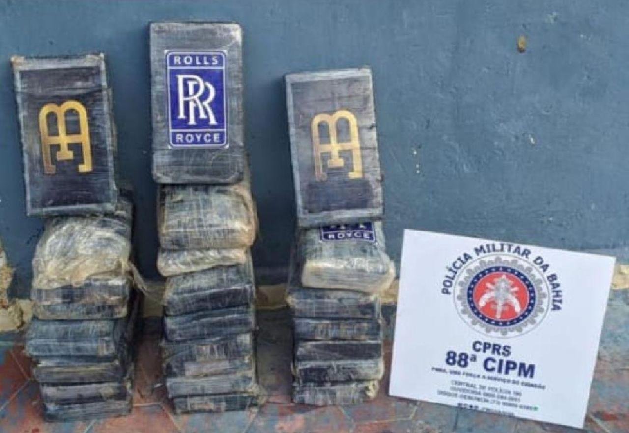 ALCOBAÇA: PESCADOR ENCONTRA BOLSA COM MAIS DE MEIO MILHÃO EM COCAÍNA ALCOBAÇA: PESCADOR ENCONTRA BOLSA COM MAIS DE MEIO MILHÃO EM COCAÍNA