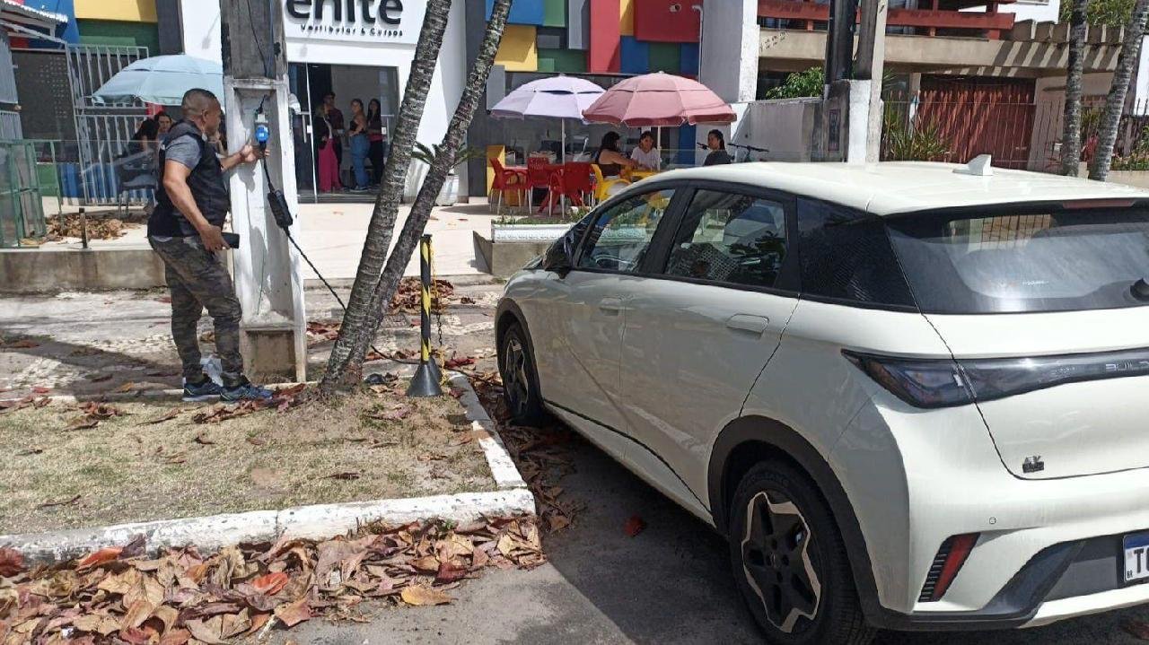 PREFEITURA DE ILHÉUS APURA DENÚNCIA SOBRE CARRO ELÉTRICO QUE ESTARIA UTILIZANDO REDE PÚBLICA  PREFEITURA DE ILHÉUS APURA DENÚNCIA SOBRE CARRO ELÉTRICO QUE ESTARIA UTILIZANDO REDE PÚBLICA