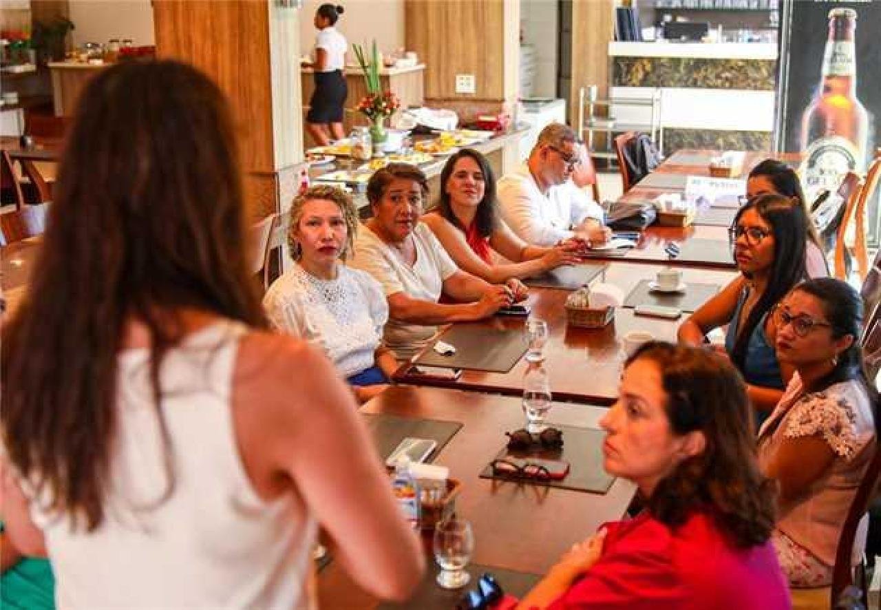 ILHÉUS: REUNIÃO DEFINE MUDANÇAS E CRAM PASSA A SER GERIDO PELA SECRETARIA DE POLÍTICAS PARA AS MULHERES ILHÉUS: REUNIÃO DEFINE MUDANÇAS E CRAM PASSA A SER GERIDO PELA SECRETARIA DE POLÍTICAS PARA AS MULHERES