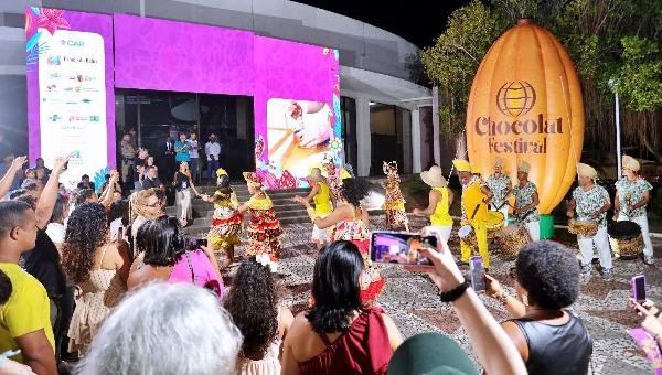 FEIRA DE NEGÓCIOS, COZINHA SHOW, ESCULTURA DE CHOCOLATE E ATRAÇÕES CULTURAIS: CHOCOLAT BAHIA INAUGURA EDIÇÃO HISTÓRICA EM ILHÉUS
