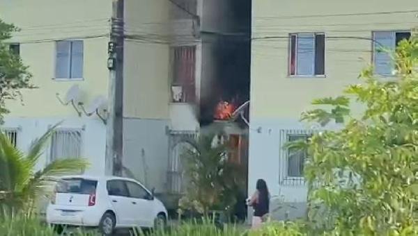 INCÊNDIO ATINGE APARTAMENTO E ASSUSTA MORADORES DE CONDOMÍNIO EM ILHÉUS
